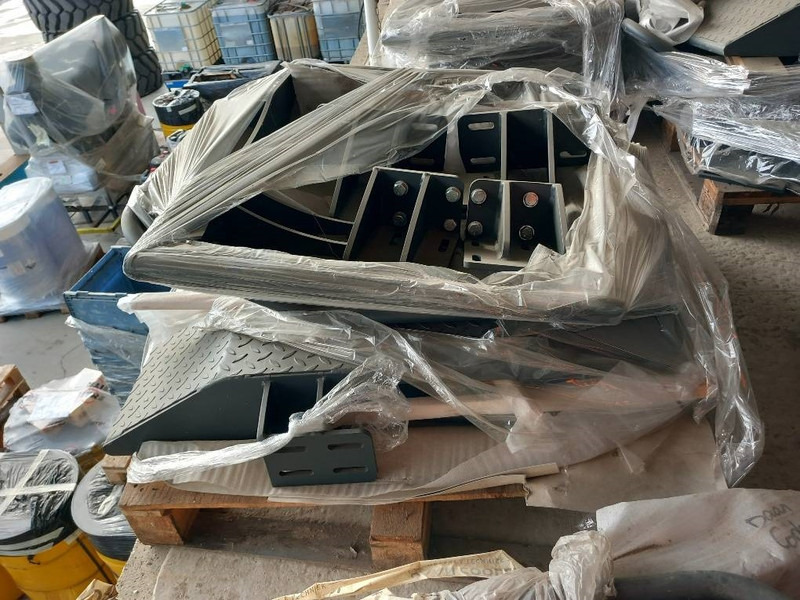 Komatsu PW158-11 MUDGUARDS - Priključak za Građevinski strojevi: slika Komatsu PW158-11 MUDGUARDS - Priključak za Građevinski strojevi Komatsu PW158-11 MUDGUARDS - Priključak za Građevinski strojevi: slika Komatsu PW158-11 MUDGUARDS - Priključak za Građevinski strojevi