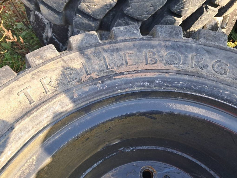 Trelleborg Excavator 10.00-20 SOLID (8 tyres) - Gume i felge za Građevinski strojevi: slika Trelleborg Excavator 10.00-20 SOLID (8 tyres) - Gume i felge za Građevinski strojevi Trelleborg Excavator 10.00-20 SOLID (8 tyres) - Gume i felge za Građevinski strojevi: slika Trelleborg Excavator 10.00-20 SOLID (8 tyres) - Gume i felge za Građevinski strojevi