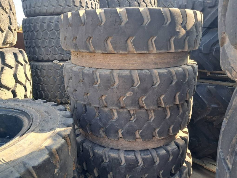 Trelleborg Excavator 10.00-20 SOLID (8 tyres) - Gume i felge za Građevinski strojevi: slika Trelleborg Excavator 10.00-20 SOLID (8 tyres) - Gume i felge za Građevinski strojevi Trelleborg Excavator 10.00-20 SOLID (8 tyres) - Gume i felge za Građevinski strojevi: slika Trelleborg Excavator 10.00-20 SOLID (8 tyres) - Gume i felge za Građevinski strojevi