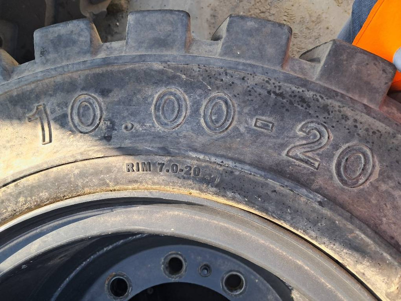 Trelleborg Excavator 10.00-20 SOLID (8 tyres) - Gume i felge za Građevinski strojevi: slika Trelleborg Excavator 10.00-20 SOLID (8 tyres) - Gume i felge za Građevinski strojevi Trelleborg Excavator 10.00-20 SOLID (8 tyres) - Gume i felge za Građevinski strojevi: slika Trelleborg Excavator 10.00-20 SOLID (8 tyres) - Gume i felge za Građevinski strojevi
