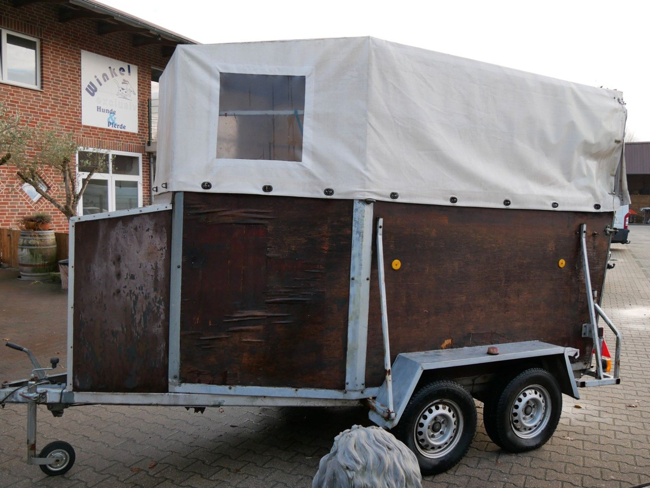 2 Pferde - Prikolica za prijevoz stoke: slika 2 Pferde - Prikolica za prijevoz stoke 2 Pferde - Prikolica za prijevoz stoke: slika 2 Pferde - Prikolica za prijevoz stoke