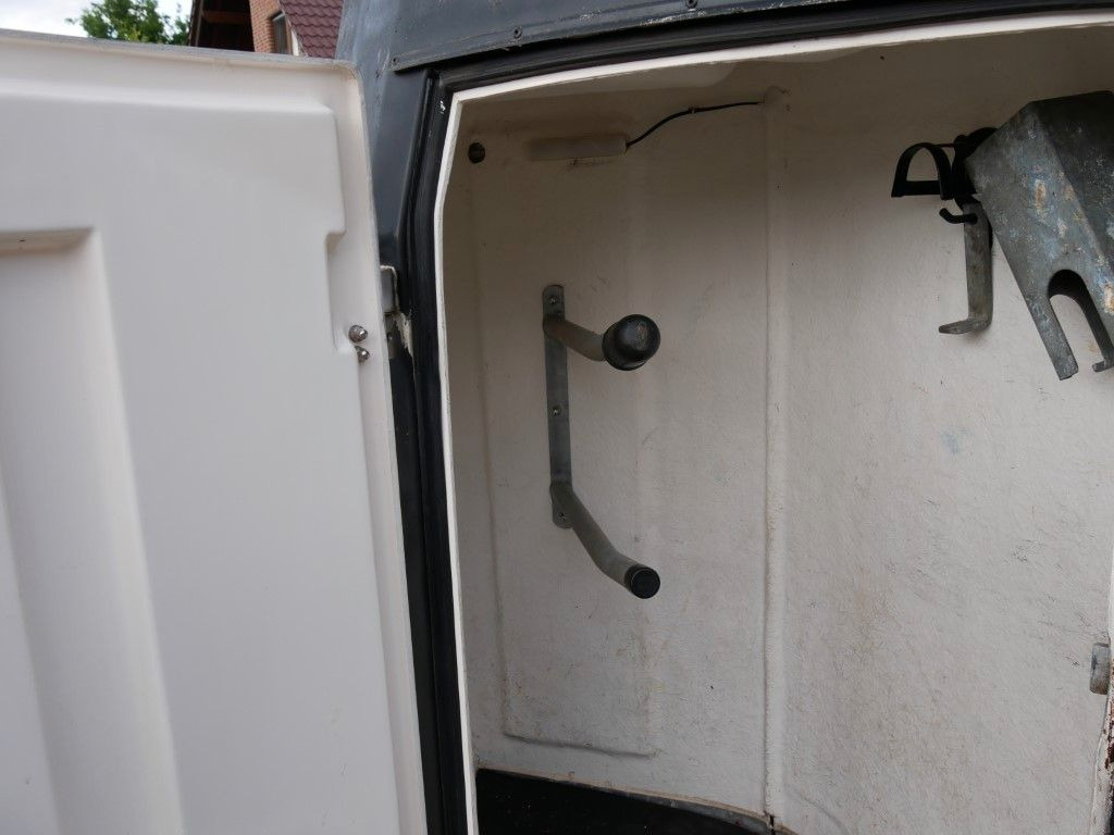 Böckmann Big Master Böckmann Big Master - Prikolica za konje: slika Böckmann Big Master Böckmann Big Master - Prikolica za konje Böckmann Big Master Böckmann Big Master - Prikolica za konje: slika Böckmann Big Master Böckmann Big Master - Prikolica za konje