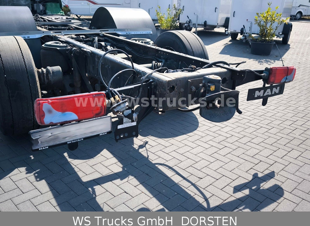 MAN TGS 26.500 6x2 Luft/Luft Lenkachse Intader - Kamion-šasija: slika MAN TGS 26.500 6x2 Luft/Luft Lenkachse Intader - Kamion-šasija MAN TGS 26.500 6x2 Luft/Luft Lenkachse Intader - Kamion-šasija: slika MAN TGS 26.500 6x2 Luft/Luft Lenkachse Intader - Kamion-šasija