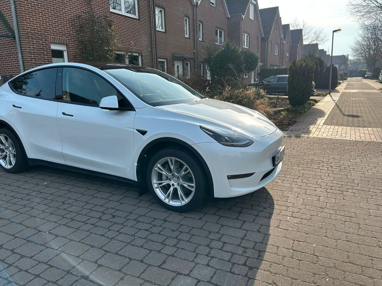 Tesla Model Y Long Range Dual AWD - Limuzina: slika Tesla Model Y Long Range Dual AWD - Limuzina Tesla Model Y Long Range Dual AWD - Limuzina: slika Tesla Model Y Long Range Dual AWD - Limuzina
