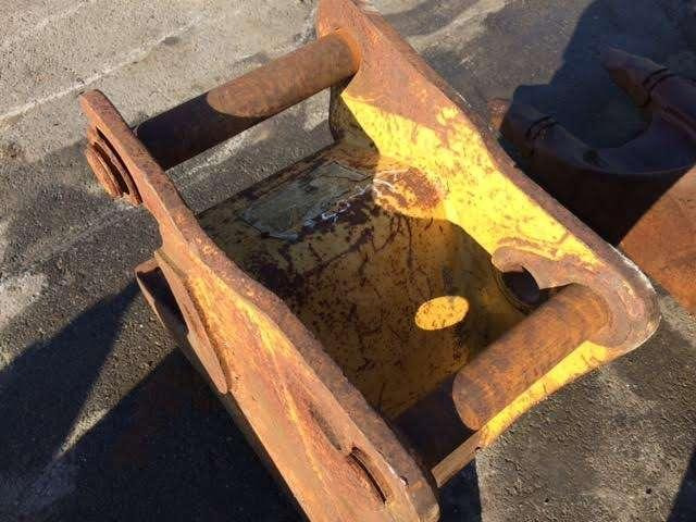 CATERPILLAR 290mm - Type Tractopelle - Korpa za bager: slika CATERPILLAR 290mm - Type Tractopelle - Korpa za bager CATERPILLAR 290mm - Type Tractopelle - Korpa za bager: slika CATERPILLAR 290mm - Type Tractopelle - Korpa za bager