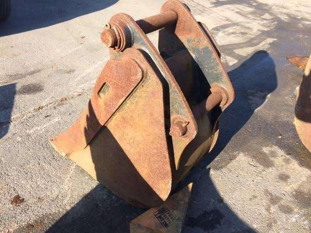 CATERPILLAR 430mm - Type Tractopelle - Korpa za bager: slika CATERPILLAR 430mm - Type Tractopelle - Korpa za bager CATERPILLAR 430mm - Type Tractopelle - Korpa za bager: slika CATERPILLAR 430mm - Type Tractopelle - Korpa za bager