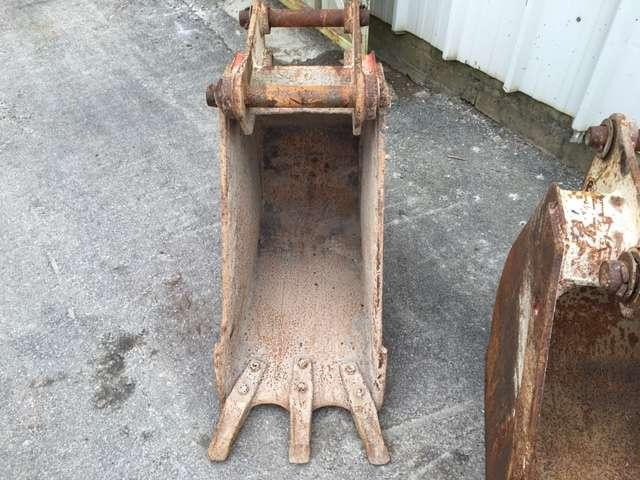 CATERPILLAR 450mm - Tractopelle - Korpa za bager: slika CATERPILLAR 450mm - Tractopelle - Korpa za bager CATERPILLAR 450mm - Tractopelle - Korpa za bager: slika CATERPILLAR 450mm - Tractopelle - Korpa za bager