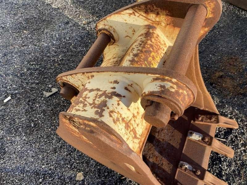 CATERPILLAR 570mm - type tractopelle - Korpa za bager: slika CATERPILLAR 570mm - type tractopelle - Korpa za bager CATERPILLAR 570mm - type tractopelle - Korpa za bager: slika CATERPILLAR 570mm - type tractopelle - Korpa za bager