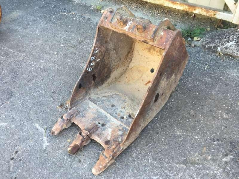 VOLVO 360mm - pelles 2,5 Tonnes - Korpa za bager: slika VOLVO 360mm - pelles 2,5 Tonnes - Korpa za bager VOLVO 360mm - pelles 2,5 Tonnes - Korpa za bager: slika VOLVO 360mm - pelles 2,5 Tonnes - Korpa za bager