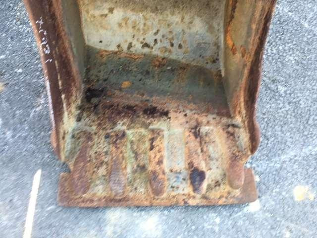 VOLVO EC 35 - Axes 40mm - 560mm - Korpa za bager: slika VOLVO EC 35 - Axes 40mm - 560mm - Korpa za bager VOLVO EC 35 - Axes 40mm - 560mm - Korpa za bager: slika VOLVO EC 35 - Axes 40mm - 560mm - Korpa za bager