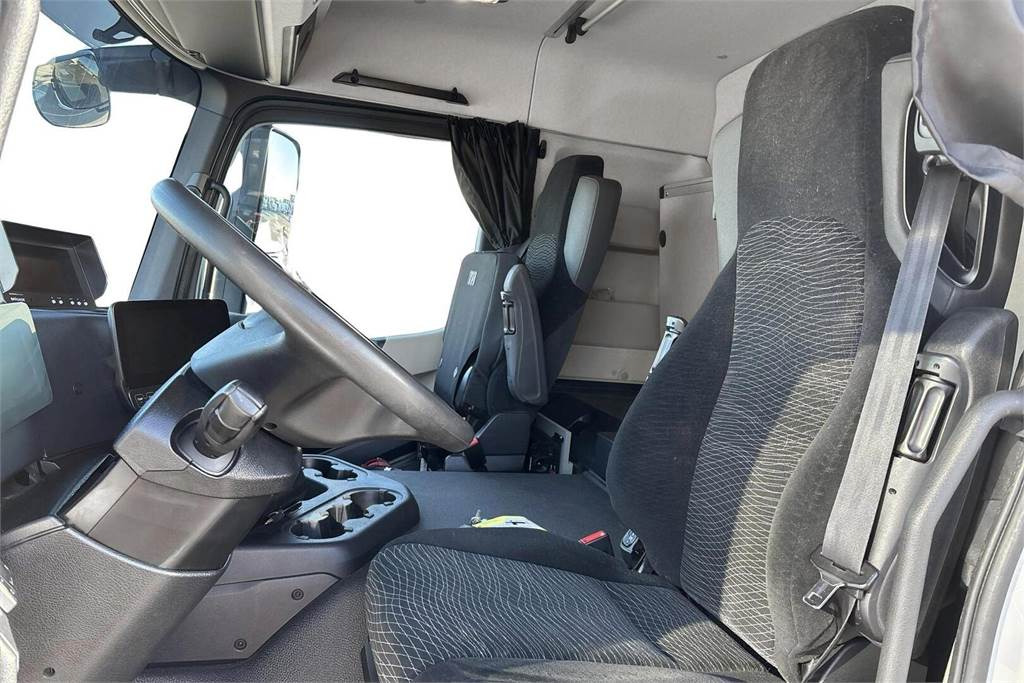 Izotermni kamion Mercedes-Benz ACTROS 5L 2546 L6x2 / FRC 02/2028: slika Izotermni kamion Mercedes-Benz ACTROS 5L 2546 L6x2 / FRC 02/2028