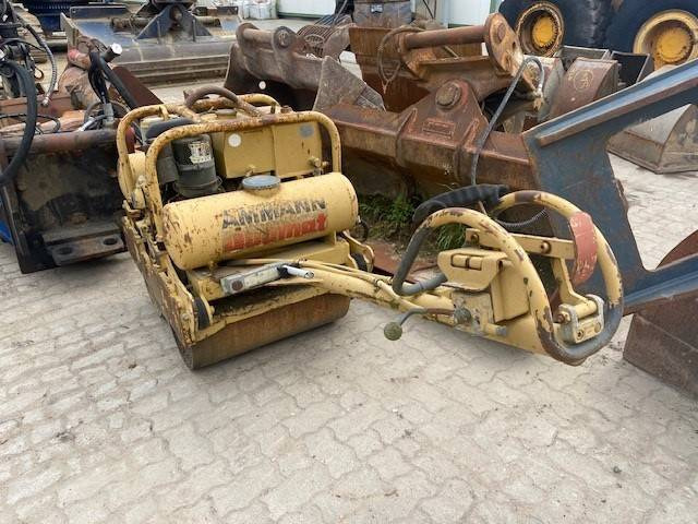 Ammann DR 70 (12005454) - Valjak: slika Ammann DR 70 (12005454) - Valjak Ammann DR 70 (12005454) - Valjak: slika Ammann DR 70 (12005454) - Valjak