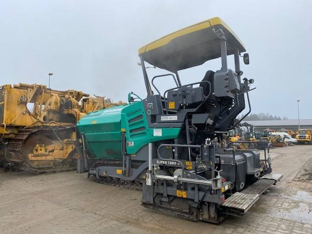 Vögele S 1300-3i MIETE / RENTAL (12001899) - Finišer za asfalt: slika Vögele S 1300-3i MIETE / RENTAL (12001899) - Finišer za asfalt Vögele S 1300-3i MIETE / RENTAL (12001899) - Finišer za asfalt: slika Vögele S 1300-3i MIETE / RENTAL (12001899) - Finišer za asfalt