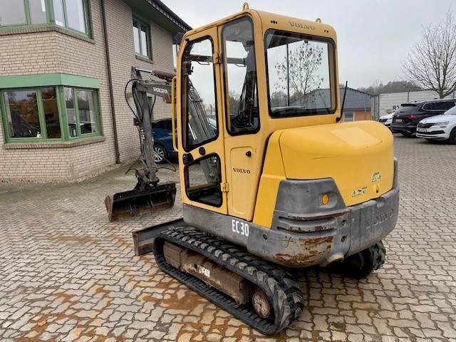 Volvo EC 30 (12005611) - Mini bager: slika Volvo EC 30 (12005611) - Mini bager Volvo EC 30 (12005611) - Mini bager: slika Volvo EC 30 (12005611) - Mini bager