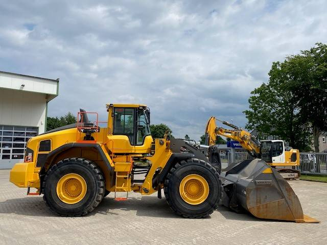 Volvo L 260 H MIETE / RENTAL (12002252) - Utovarivač na kotačima: slika Volvo L 260 H MIETE / RENTAL (12002252) - Utovarivač na kotačima Volvo L 260 H MIETE / RENTAL (12002252) - Utovarivač na kotačima: slika Volvo L 260 H MIETE / RENTAL (12002252) - Utovarivač na kotačima