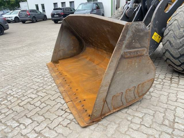 Zakup Volvo L 70 H MIETE / RENTAL (12005472) Volvo L 70 H MIETE / RENTAL (12005472): slika Zakup Volvo L 70 H MIETE / RENTAL (12005472) Volvo L 70 H MIETE / RENTAL (12005472)