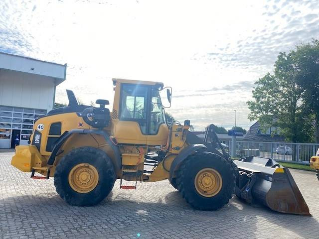 Zakup Volvo L 90 H MIETE / RENTAL (12002215) Volvo L 90 H MIETE / RENTAL (12002215): slika Zakup Volvo L 90 H MIETE / RENTAL (12002215) Volvo L 90 H MIETE / RENTAL (12002215)