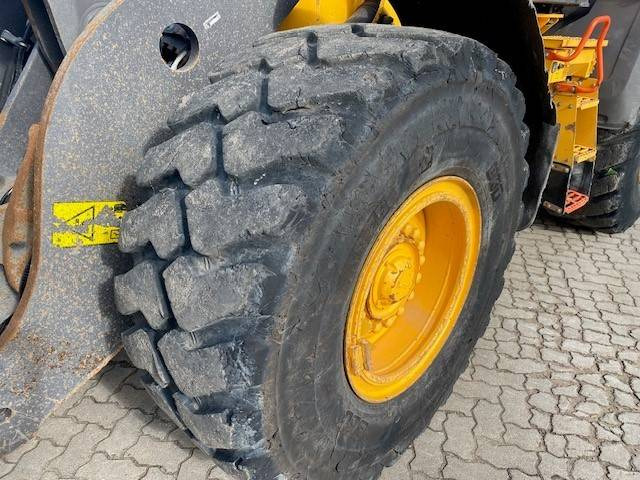Zakup Volvo L 90 H MIETE / RENTAL (12002215) Volvo L 90 H MIETE / RENTAL (12002215): slika Zakup Volvo L 90 H MIETE / RENTAL (12002215) Volvo L 90 H MIETE / RENTAL (12002215)