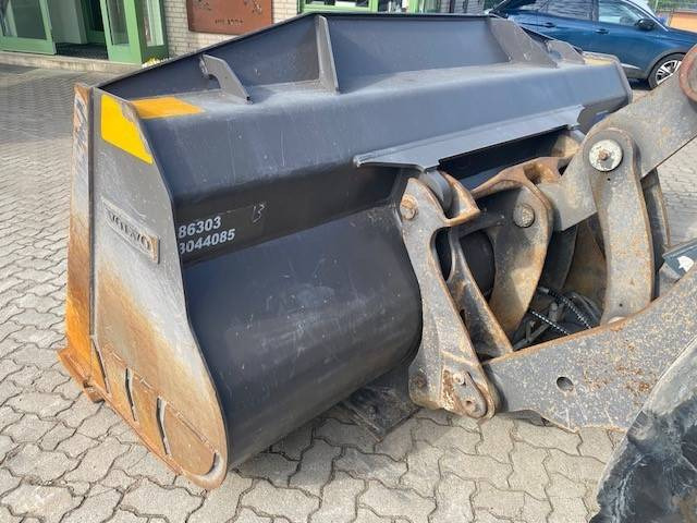 Zakup Volvo L 90 H MIETE / RENTAL (12002215) Volvo L 90 H MIETE / RENTAL (12002215): slika Zakup Volvo L 90 H MIETE / RENTAL (12002215) Volvo L 90 H MIETE / RENTAL (12002215)
