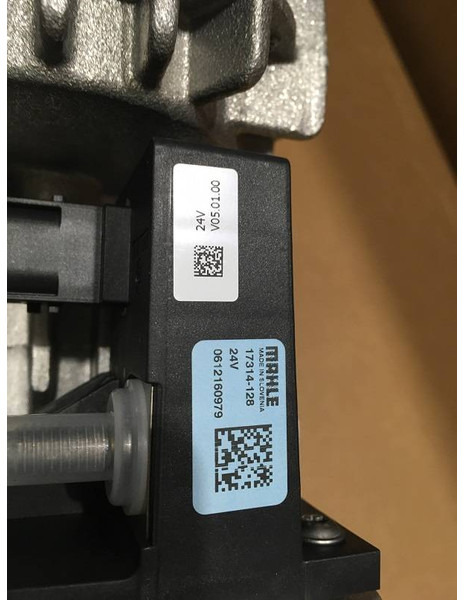 Volvo VOE 22425313 Luftpumpe COMBUSTION AIR BLOWER - Motor za Građevinski strojevi: slika Volvo VOE 22425313 Luftpumpe COMBUSTION AIR BLOWER - Motor za Građevinski strojevi Volvo VOE 22425313 Luftpumpe COMBUSTION AIR BLOWER - Motor za Građevinski strojevi: slika Volvo VOE 22425313 Luftpumpe COMBUSTION AIR BLOWER - Motor za Građevinski strojevi