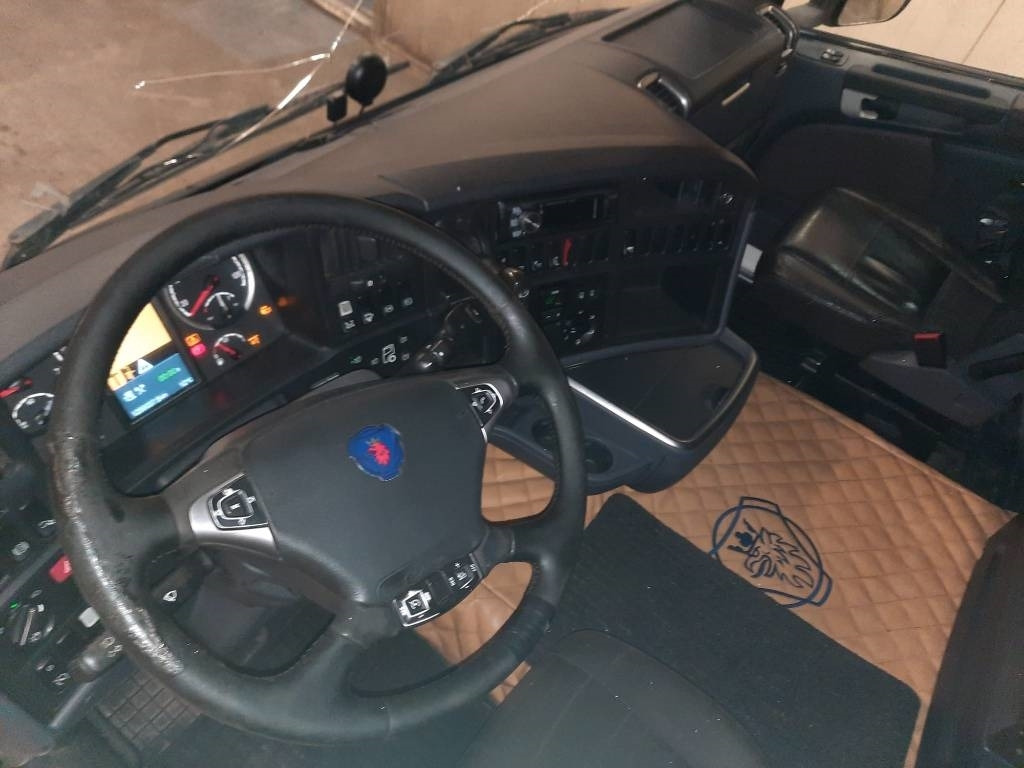 Scania R 560 - Tegljač: slika Scania R 560 - Tegljač Scania R 560 - Tegljač: slika Scania R 560 - Tegljač