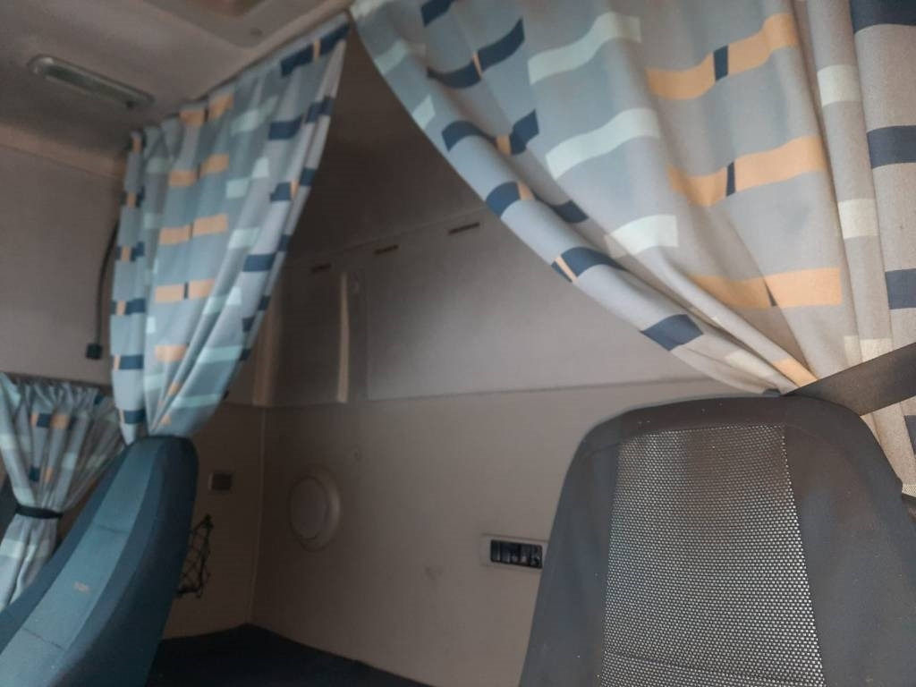 Tegljač Volvo FM 13: slika Tegljač Volvo FM 13