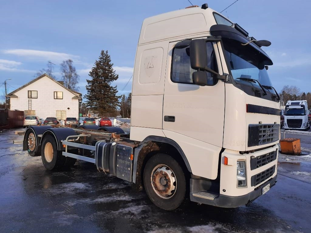 Volvo FH 13 440 - Kamion-šasija: slika Volvo FH 13 440 - Kamion-šasija Volvo FH 13 440 - Kamion-šasija: slika Volvo FH 13 440 - Kamion-šasija
