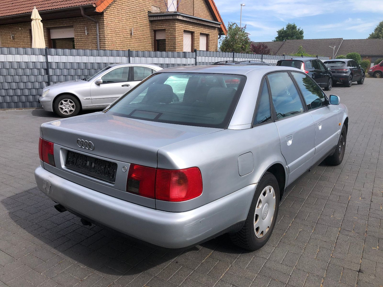 Audi A6 C4 1.8 Automatik - Limuzina: slika Audi A6 C4 1.8 Automatik - Limuzina Audi A6 C4 1.8 Automatik - Limuzina: slika Audi A6 C4 1.8 Automatik - Limuzina