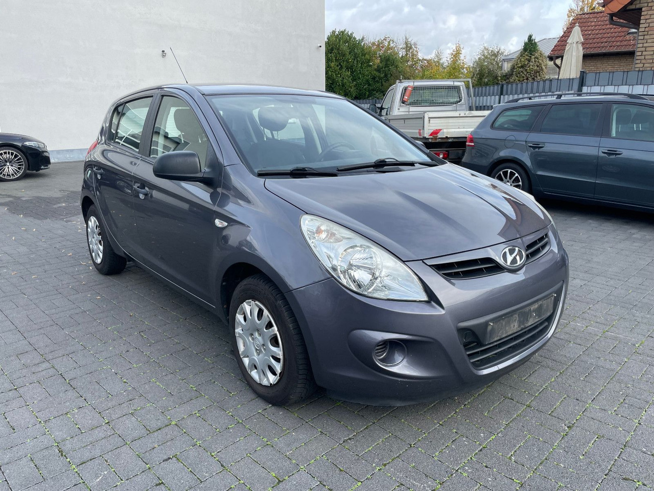 Hyundai i20 - Limuzina: slika  Hyundai i20 - Limuzina Hyundai i20 - Limuzina: slika  Hyundai i20 - Limuzina