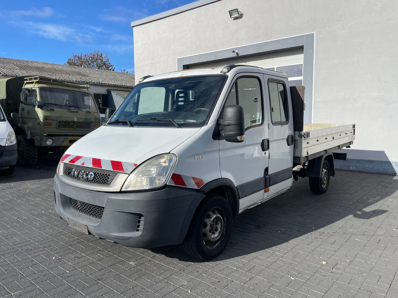Iveco Daily 35S14 Pritsche, DoKa, Klima - Dostavno vozilo s ravnom platformom, Dostavno vozilo s dvostrukom kabinom: slika Iveco Daily 35S14 Pritsche, DoKa, Klima - Dostavno vozilo s ravnom platformom, Dostavno vozilo s dvostrukom kabinom Iveco Daily 35S14 Pritsche, DoKa, Klima - Dostavno vozilo s ravnom platformom, Dostavno vozilo s dvostrukom kabinom: slika Iveco Daily 35S14 Pritsche, DoKa, Klima - Dostavno vozilo s ravnom platformom, Dostavno vozilo s dvostrukom kabinom