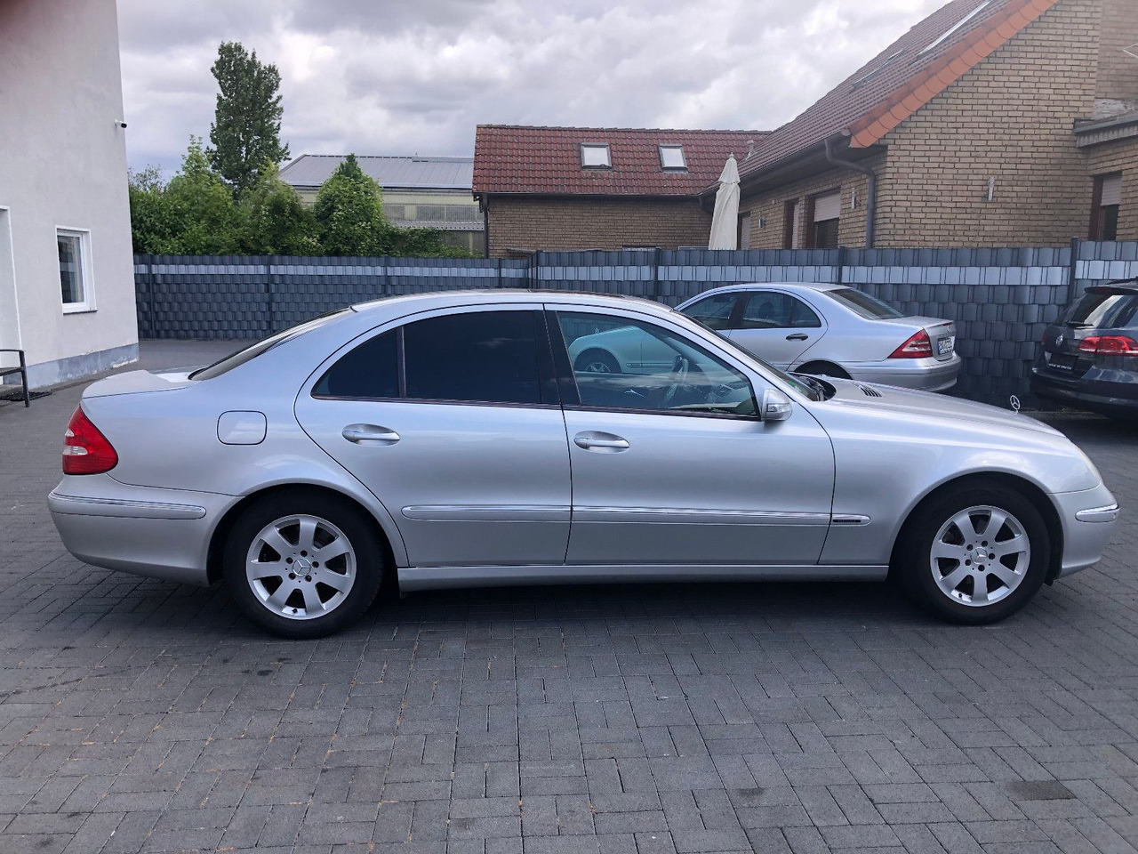 Mercedes-Benz E 240 E -Klasse Lim. Elegance - Limuzina: slika Mercedes-Benz E 240 E -Klasse Lim. Elegance - Limuzina Mercedes-Benz E 240 E -Klasse Lim. Elegance - Limuzina: slika Mercedes-Benz E 240 E -Klasse Lim. Elegance - Limuzina