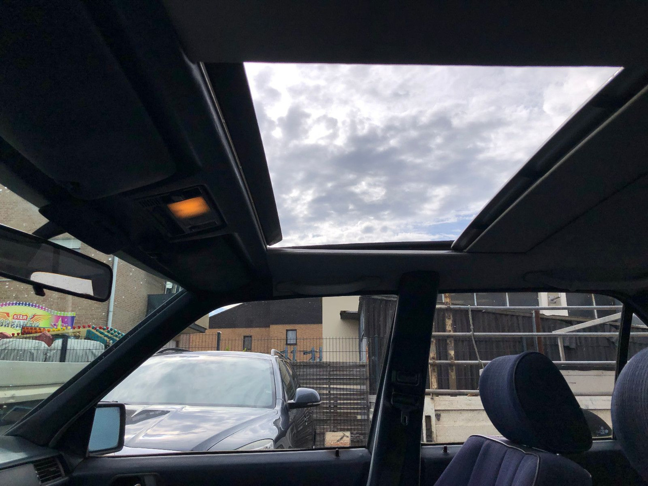 Limuzina Mercedes-Benz W124 E 260: slika Limuzina Mercedes-Benz W124 E 260 Limuzina Mercedes-Benz W124 E 260: slika Limuzina Mercedes-Benz W124 E 260