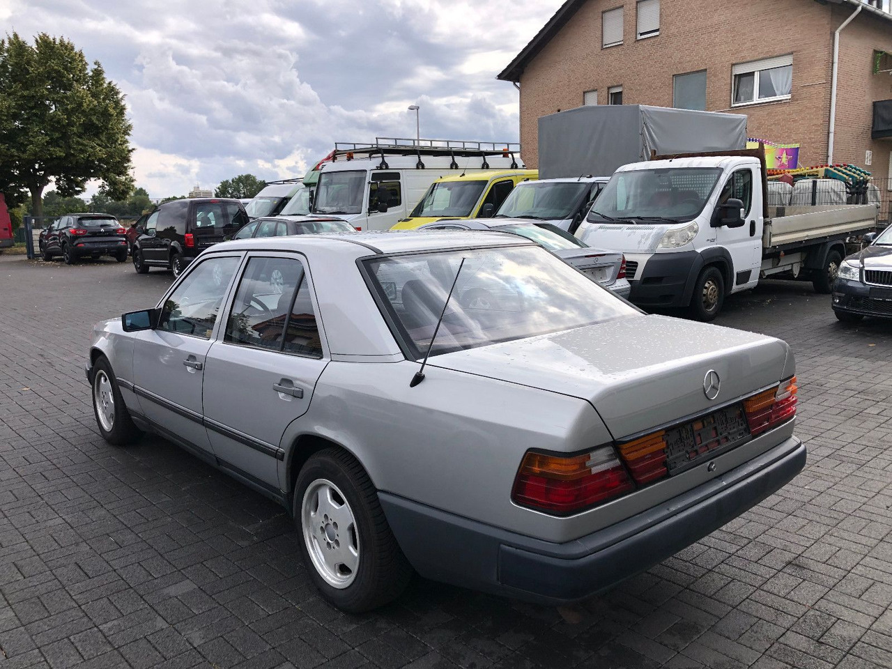 Mercedes-Benz W124 E 260 - Limuzina: slika Mercedes-Benz W124 E 260 - Limuzina Mercedes-Benz W124 E 260 - Limuzina: slika Mercedes-Benz W124 E 260 - Limuzina