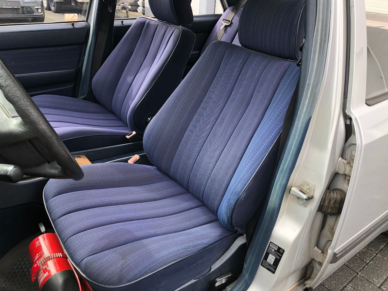 Limuzina Mercedes-Benz W124 E 260: slika Limuzina Mercedes-Benz W124 E 260 Limuzina Mercedes-Benz W124 E 260: slika Limuzina Mercedes-Benz W124 E 260