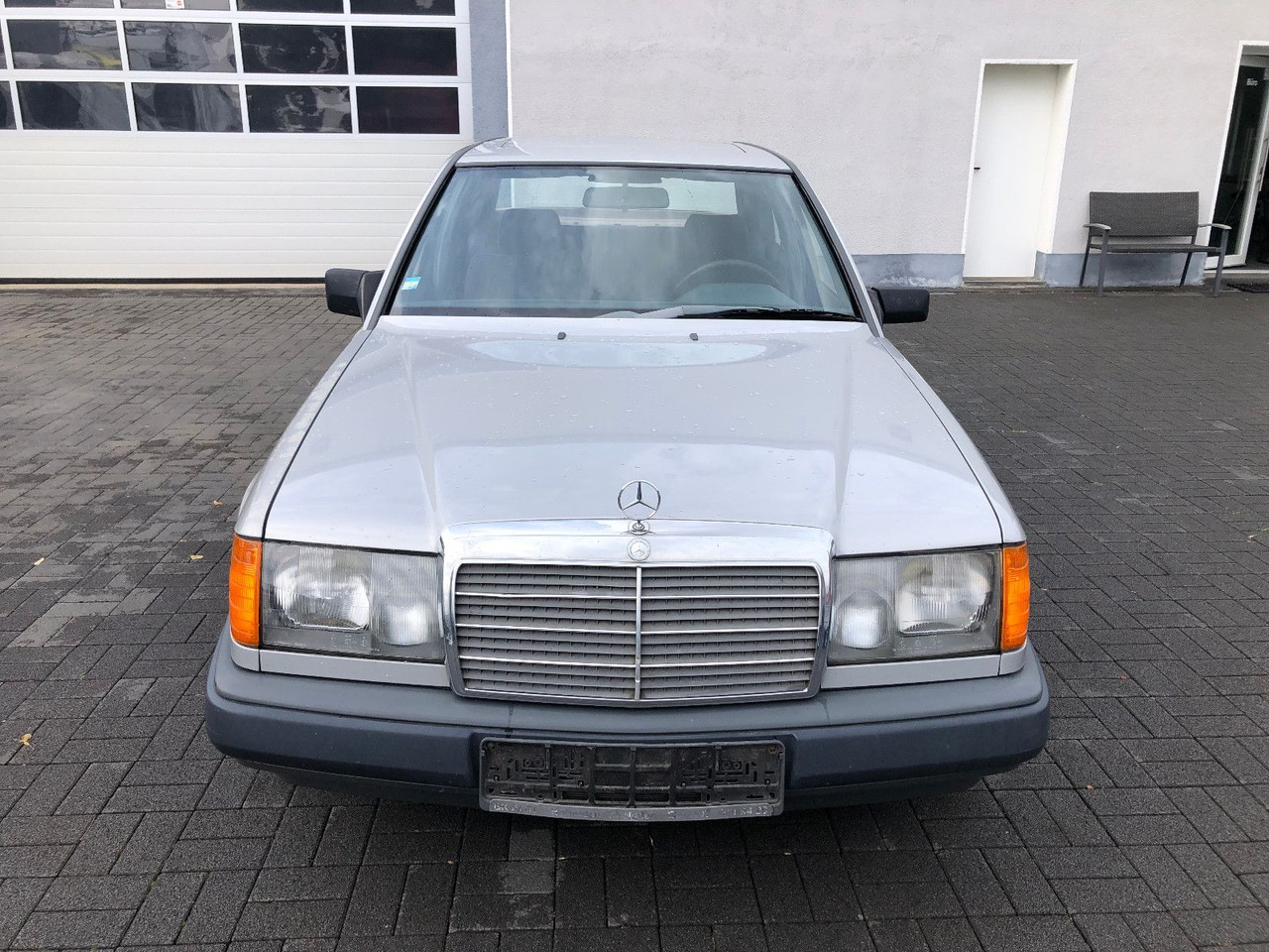 Mercedes-Benz W124 E 260 - Limuzina: slika Mercedes-Benz W124 E 260 - Limuzina Mercedes-Benz W124 E 260 - Limuzina: slika Mercedes-Benz W124 E 260 - Limuzina