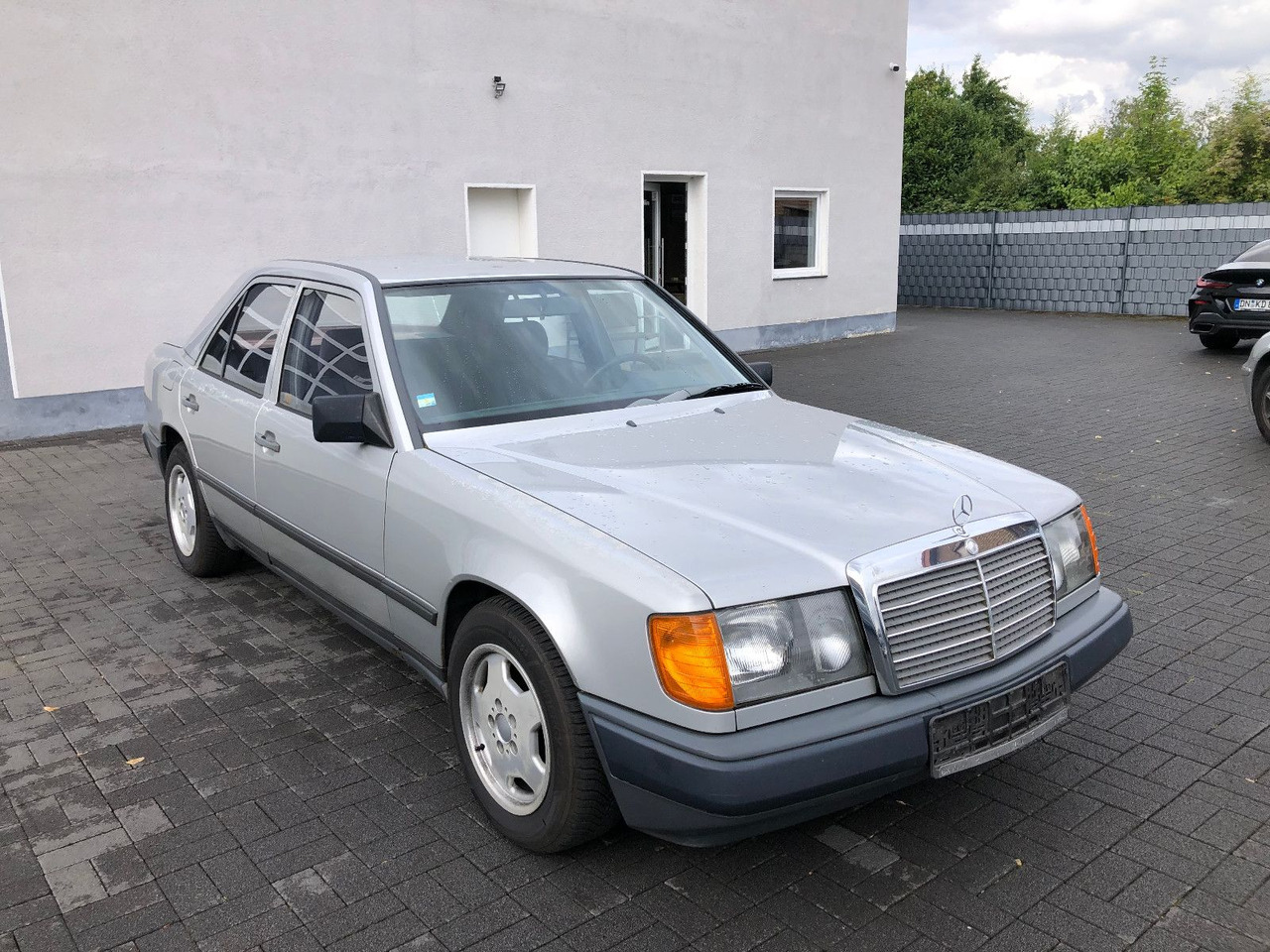 Mercedes-Benz W124 E 260 - Limuzina: slika Mercedes-Benz W124 E 260 - Limuzina Mercedes-Benz W124 E 260 - Limuzina: slika Mercedes-Benz W124 E 260 - Limuzina