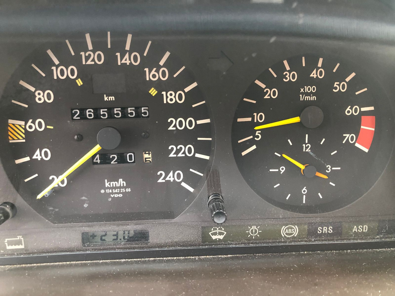 Limuzina Mercedes-Benz W124 E 260: slika Limuzina Mercedes-Benz W124 E 260 Limuzina Mercedes-Benz W124 E 260: slika Limuzina Mercedes-Benz W124 E 260