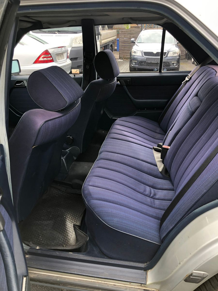 Limuzina Mercedes-Benz W124 E 260: slika Limuzina Mercedes-Benz W124 E 260 Limuzina Mercedes-Benz W124 E 260: slika Limuzina Mercedes-Benz W124 E 260