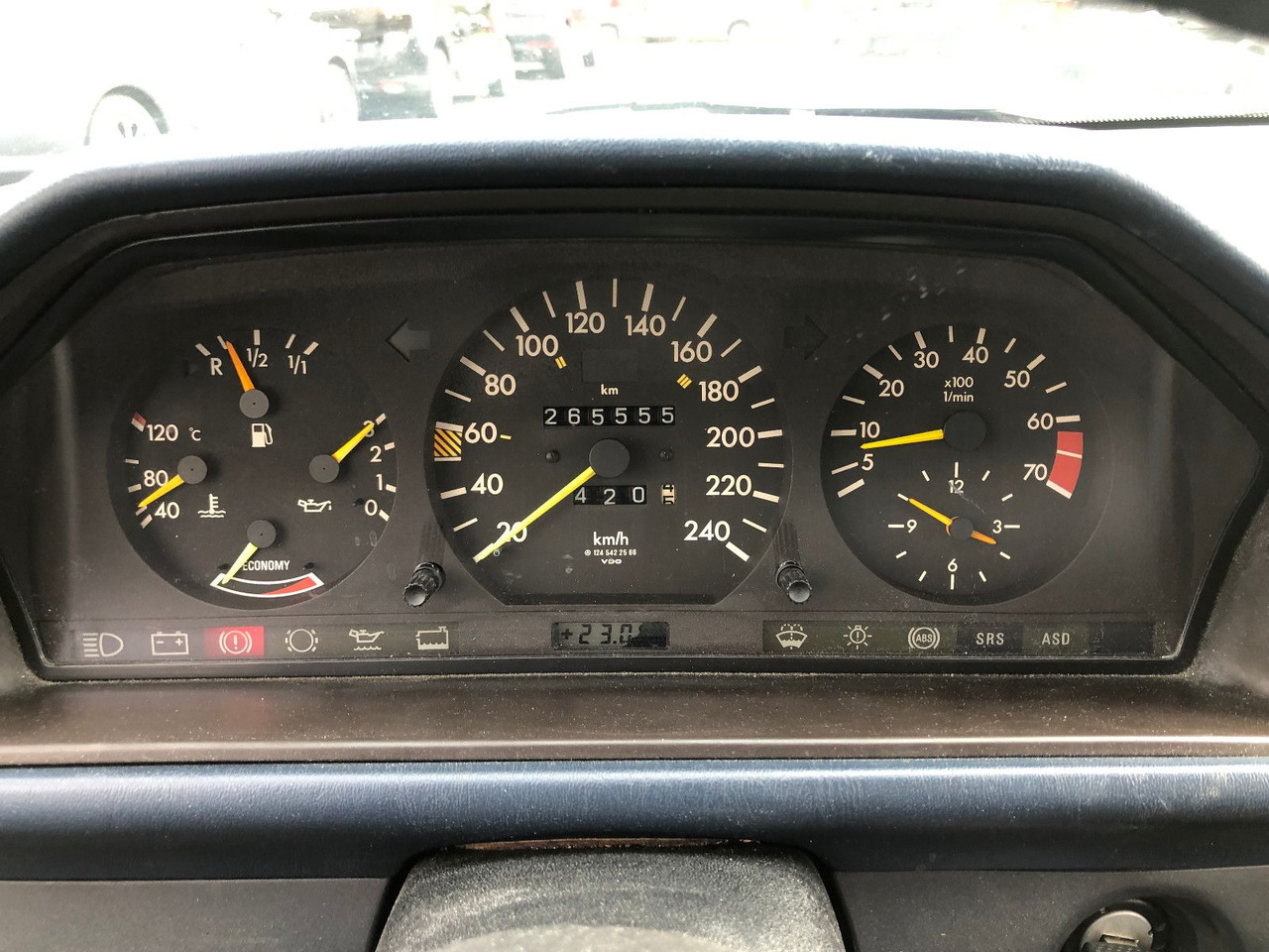 Limuzina Mercedes-Benz W124 E 260: slika Limuzina Mercedes-Benz W124 E 260 Limuzina Mercedes-Benz W124 E 260: slika Limuzina Mercedes-Benz W124 E 260