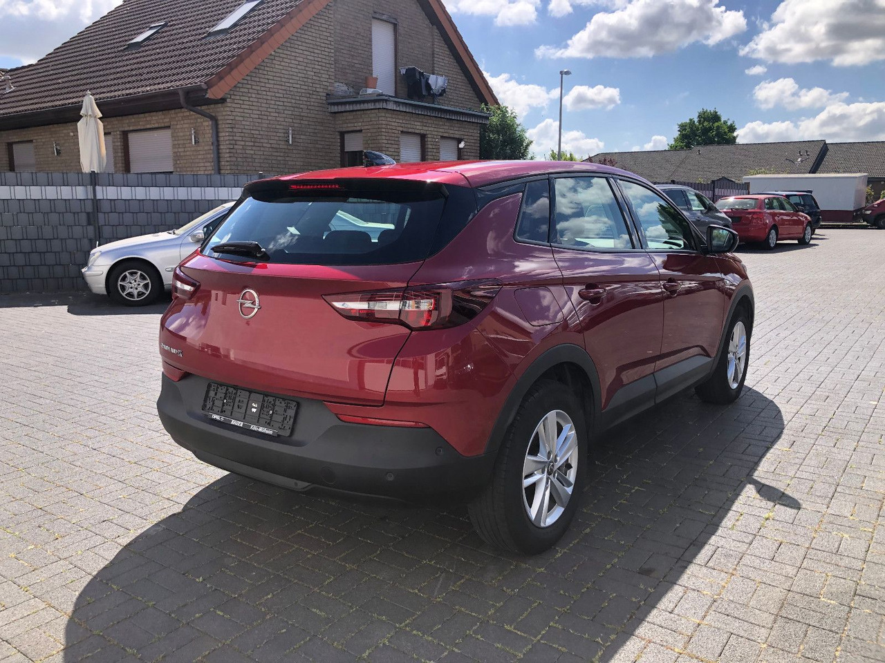 Opel Grandland (X) 1.5 D Automatik Business Edition - SUV: slika Opel Grandland (X) 1.5 D Automatik Business Edition - SUV Opel Grandland (X) 1.5 D Automatik Business Edition - SUV: slika Opel Grandland (X) 1.5 D Automatik Business Edition - SUV