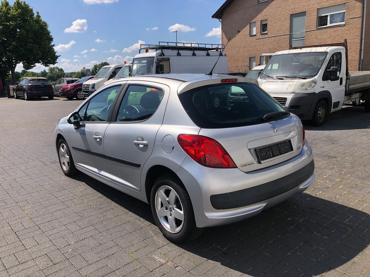 Peugeot 207 Urban Move 1.4i - Limuzina: slika Peugeot 207 Urban Move 1.4i - Limuzina Peugeot 207 Urban Move 1.4i - Limuzina: slika Peugeot 207 Urban Move 1.4i - Limuzina