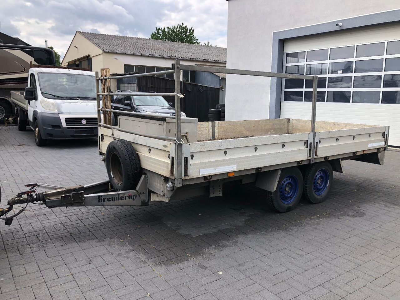 THULE D9 - 2500 kg GG, 4,20m. lang - Prikolica plato/ Otvoreni sanduk: slika THULE D9 - 2500 kg GG, 4,20m. lang - Prikolica plato/ Otvoreni sanduk THULE D9 - 2500 kg GG, 4,20m. lang - Prikolica plato/ Otvoreni sanduk: slika THULE D9 - 2500 kg GG, 4,20m. lang - Prikolica plato/ Otvoreni sanduk