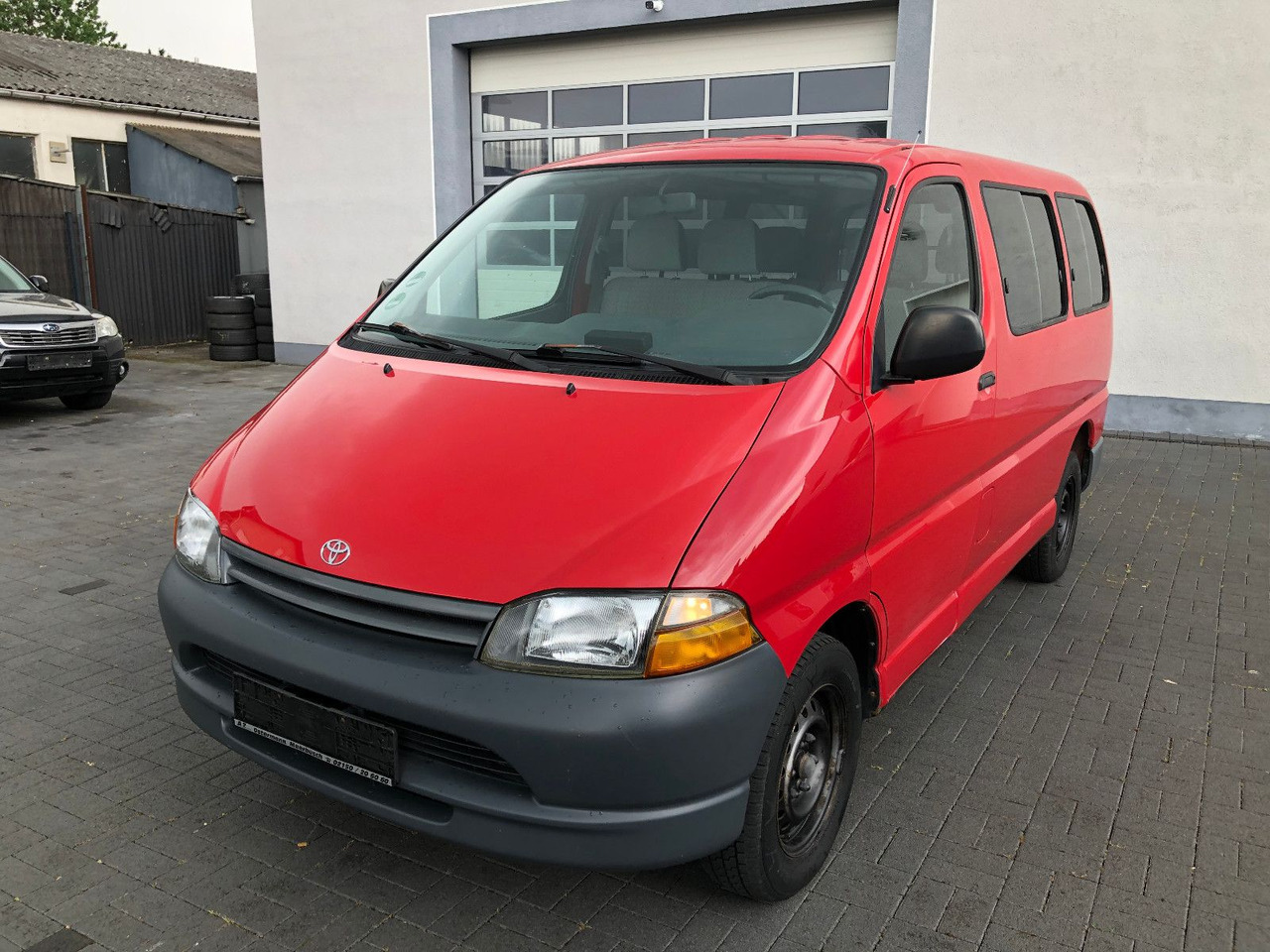 Toyota Hiace 2.7 i Benziner, 9-Sitzer, 1. Hand - Putnički kombi: slika Toyota Hiace 2.7 i Benziner, 9-Sitzer, 1. Hand - Putnički kombi Toyota Hiace 2.7 i Benziner, 9-Sitzer, 1. Hand - Putnički kombi: slika Toyota Hiace 2.7 i Benziner, 9-Sitzer, 1. Hand - Putnički kombi