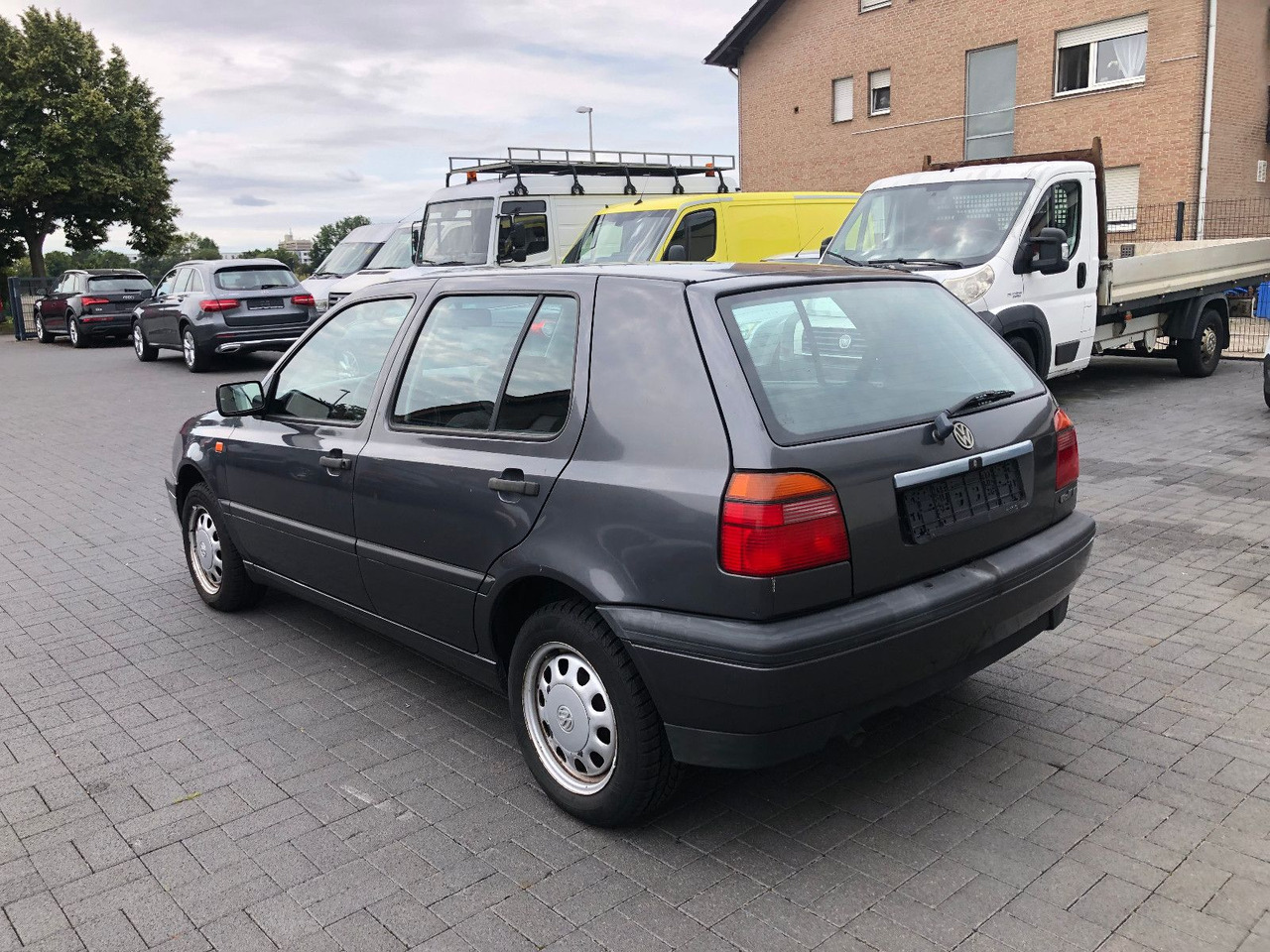 Volkswagen Golf 1.8 GL Klima - Limuzina: slika Volkswagen Golf 1.8 GL Klima - Limuzina Volkswagen Golf 1.8 GL Klima - Limuzina: slika Volkswagen Golf 1.8 GL Klima - Limuzina