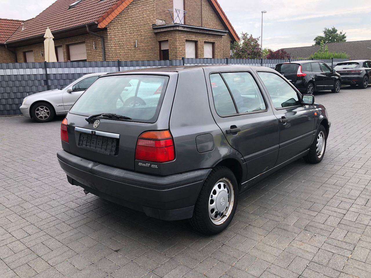 Volkswagen Golf 1.8 GL Klima - Limuzina: slika Volkswagen Golf 1.8 GL Klima - Limuzina Volkswagen Golf 1.8 GL Klima - Limuzina: slika Volkswagen Golf 1.8 GL Klima - Limuzina