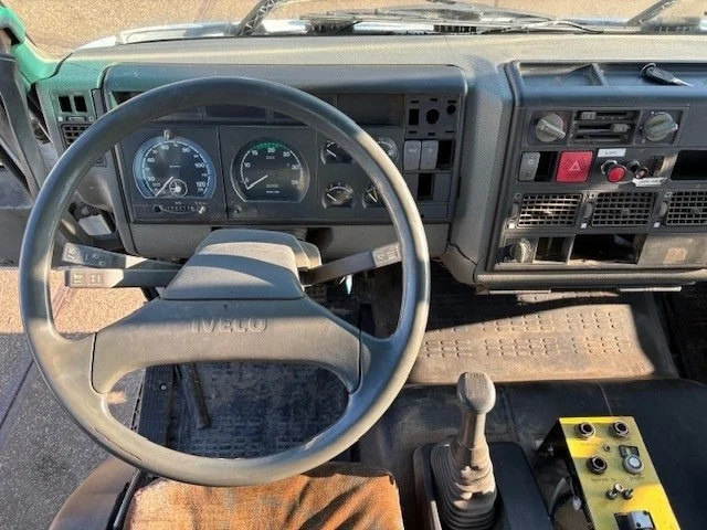 Utovarivač s proklizavajućim upravljanjem Iveco Eurocargo 135E23WR 4x4 FULL STEEL PORTAL CONTAINER (EURO 2 / ZF MANUAL GEARBOX / REDUCTION AXLES / FULL STEEL SUSPENSION): slika Utovarivač s proklizavajućim upravljanjem Iveco Eurocargo 135E23WR 4x4 FULL STEEL PORTAL CONTAINER (EURO 2 / ZF MANUAL GEARBOX / REDUCTION AXLES / FULL STEEL SUSPENSION)