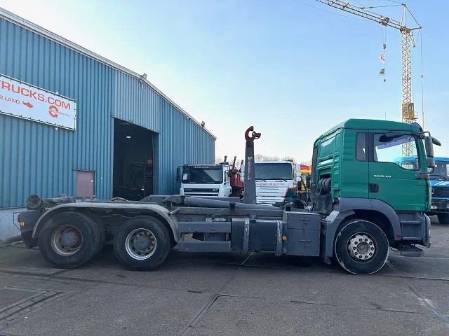 MAN TGA 26.360BB 6x4 FULL STEEL MULTILIFT HOOK-ARM (ZF16 MANUAL GEARBOX / FULL STEEL SUSPENSION / REDUCTION AXLES / AIRCONDITIONING) - Kamion s kukastom dizalicom: slika MAN TGA 26.360BB 6x4 FULL STEEL MULTILIFT HOOK-ARM (ZF16 MANUAL GEARBOX / FULL STEEL SUSPENSION / REDUCTION AXLES / AIRCONDITIONING) - Kamion s kukastom dizalicom MAN TGA 26.360BB 6x4 FULL STEEL MULTILIFT HOOK-ARM (ZF16 MANUAL GEARBOX / FULL STEEL SUSPENSION / REDUCTION AXLES / AIRCONDITIONING) - Kamion s kukastom dizalicom: slika MAN TGA 26.360BB 6x4 FULL STEEL MULTILIFT HOOK-ARM (ZF16 MANUAL GEARBOX / FULL STEEL SUSPENSION / REDUCTION AXLES / AIRCONDITIONING) - Kamion s kukastom dizalicom