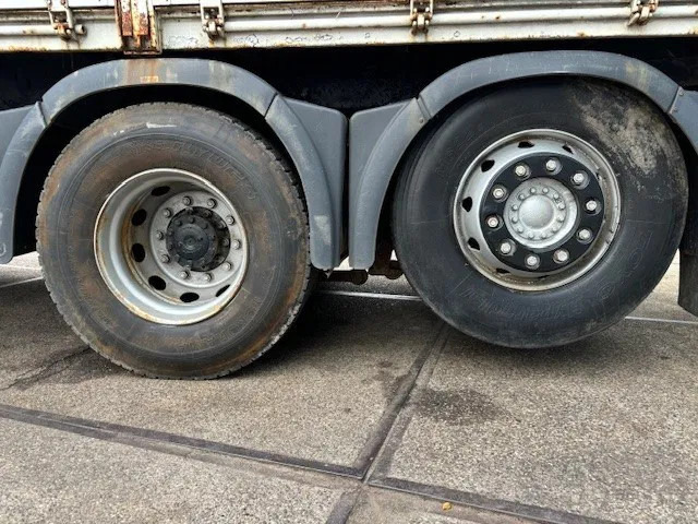 Kiper MAN TGA 26.410 XL 6x2 KIPPER (6-CILINDER HEADS) (ZF16 MANUAL GEARBOX / LIFT-AXLE / HYDRAULIC KIT / AIRCONDITIONING): slika Kiper MAN TGA 26.410 XL 6x2 KIPPER (6-CILINDER HEADS) (ZF16 MANUAL GEARBOX / LIFT-AXLE / HYDRAULIC KIT / AIRCONDITIONING)