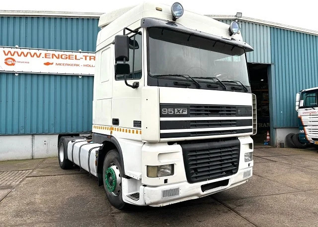 DAF 95.430 XF SPACECAB (EURO 2 / ZF16 MANUAL GEARBOX / ZF-INTARDER / AIRCONDITIONING) - Tegljač: slika DAF 95.430 XF SPACECAB (EURO 2 / ZF16 MANUAL GEARBOX / ZF-INTARDER / AIRCONDITIONING) - Tegljač DAF 95.430 XF SPACECAB (EURO 2 / ZF16 MANUAL GEARBOX / ZF-INTARDER / AIRCONDITIONING) - Tegljač: slika DAF 95.430 XF SPACECAB (EURO 2 / ZF16 MANUAL GEARBOX / ZF-INTARDER / AIRCONDITIONING) - Tegljač