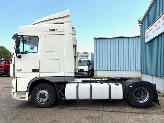 DAF XF 105.460 SPACECAB (ZF16 MANUAL GEARBOX / MX-BRAKE / 870+430 LITER TANK / FRIDGE / AIRCONDITIONING) - Tegljač: slika DAF XF 105.460 SPACECAB (ZF16 MANUAL GEARBOX / MX-BRAKE / 870+430 LITER TANK / FRIDGE / AIRCONDITIONING) - Tegljač DAF XF 105.460 SPACECAB (ZF16 MANUAL GEARBOX / MX-BRAKE / 870+430 LITER TANK / FRIDGE / AIRCONDITIONING) - Tegljač: slika DAF XF 105.460 SPACECAB (ZF16 MANUAL GEARBOX / MX-BRAKE / 870+430 LITER TANK / FRIDGE / AIRCONDITIONING) - Tegljač